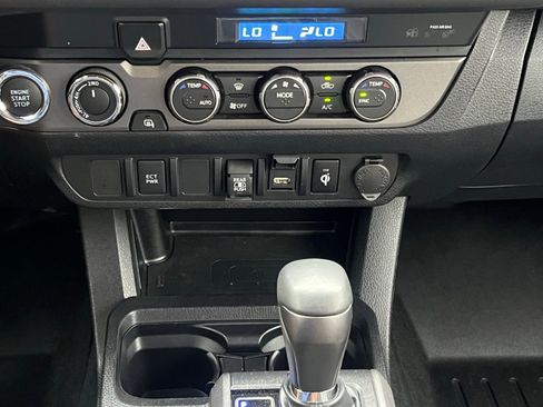 Used 2022 Toyota Tacoma TRD Off-Road image 31