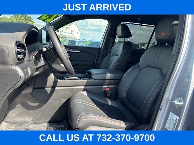 Used 2025 Honda Pilot TrailSport image 10