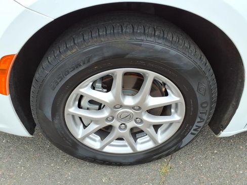 Used 2024 Chrysler Pacifica Touring-L FWD image 10
