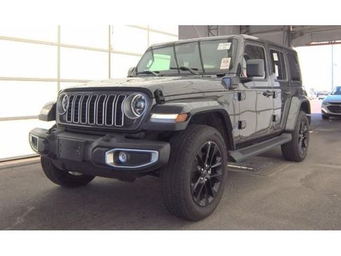 Used 2025 Jeep Wrangler Unlimited Sahara AWD/4WD image 1