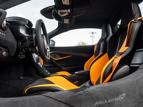 Used 2026 McLaren 750S Spider RWD image 24