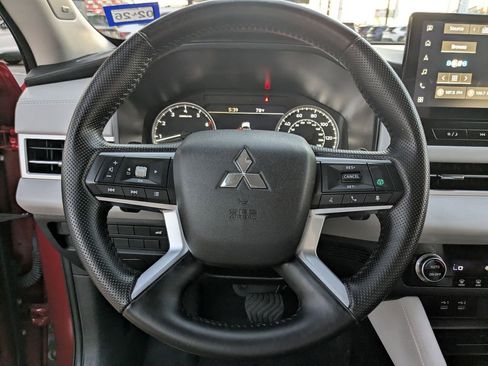 Used 2025 Mitsubishi Outlander SE image 17