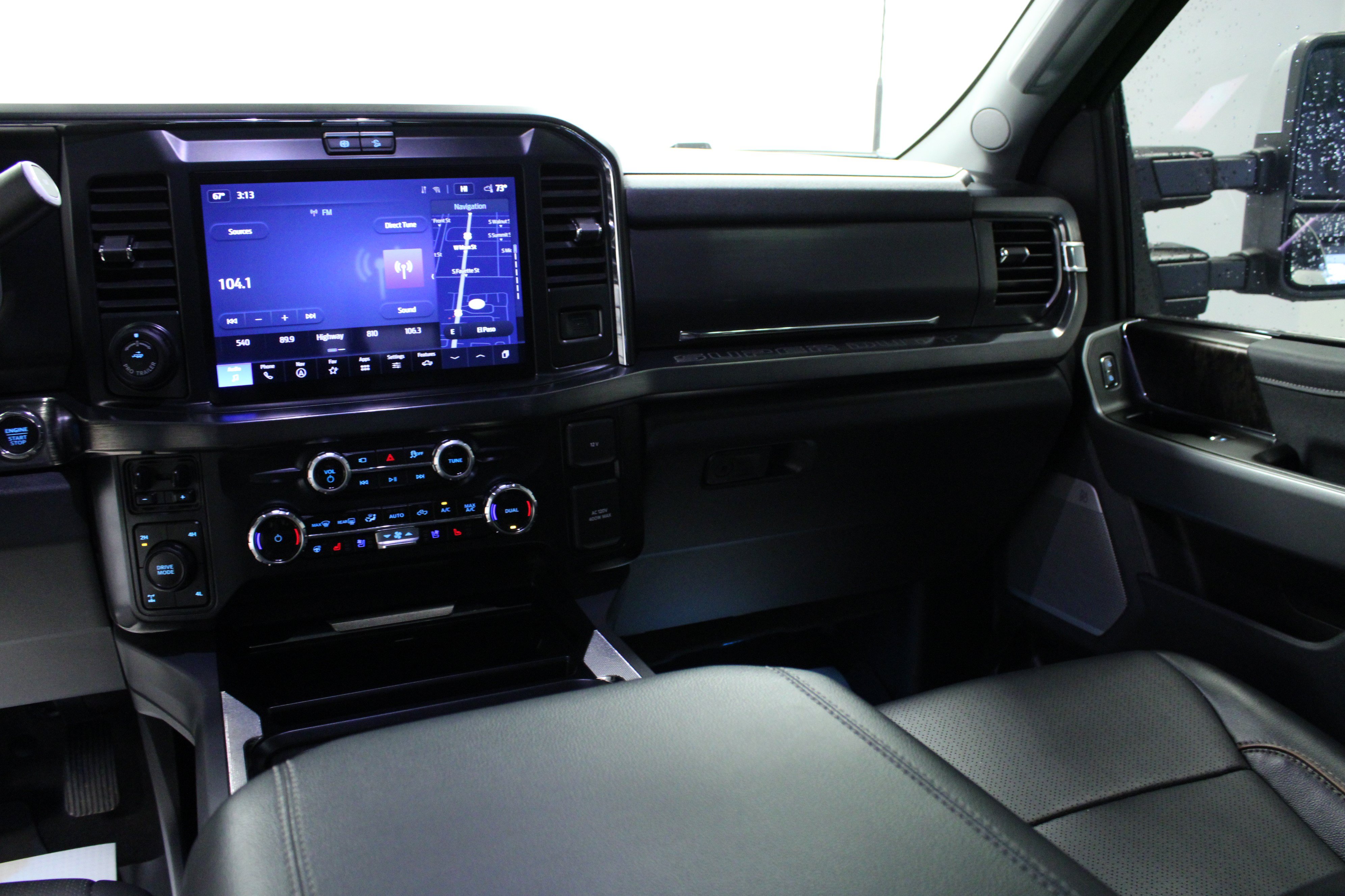 Used 2025 Ford F350 Lariat w/ Lariat Ultimate Package AWD/4WD image 19