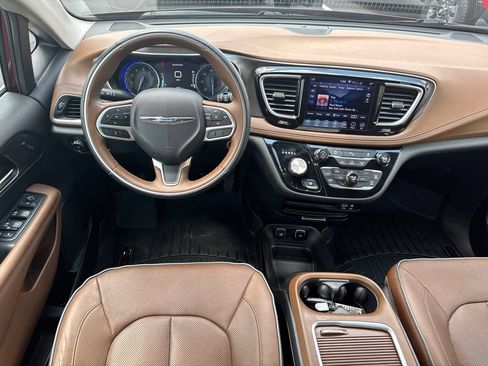 Used 2018 Chrysler Pacifica Limited FWD image 21