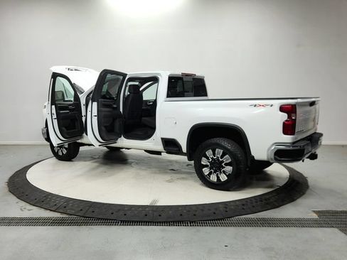 Used 2024 Chevrolet Silverado 3500 LT w/ Convenience Package AWD/4WD image 14