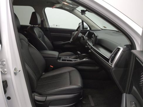 Used 2024 Kia Sorento S image 21