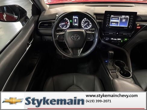 Used 2022 Toyota Camry SE w/ Convenience Package image 4