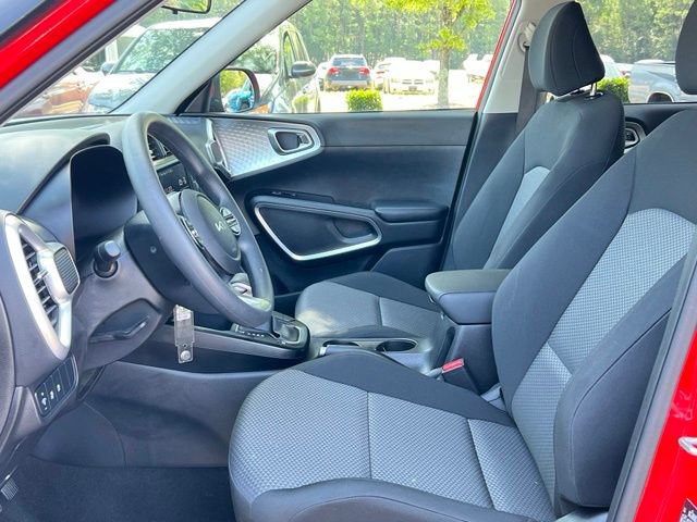 Certified 2025 Kia Soul LX w/ LX Technology Package FWD image 11