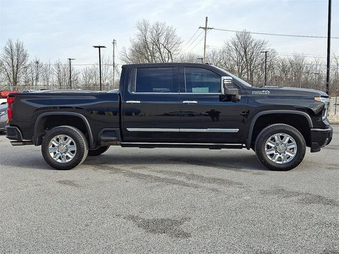 Used 2024 Chevrolet Silverado 3500 High Country w/ High Country Premium Package image 11