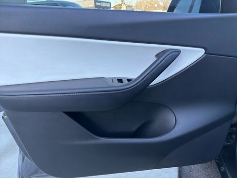 Used 2020 Tesla Model Y Long Range image 21