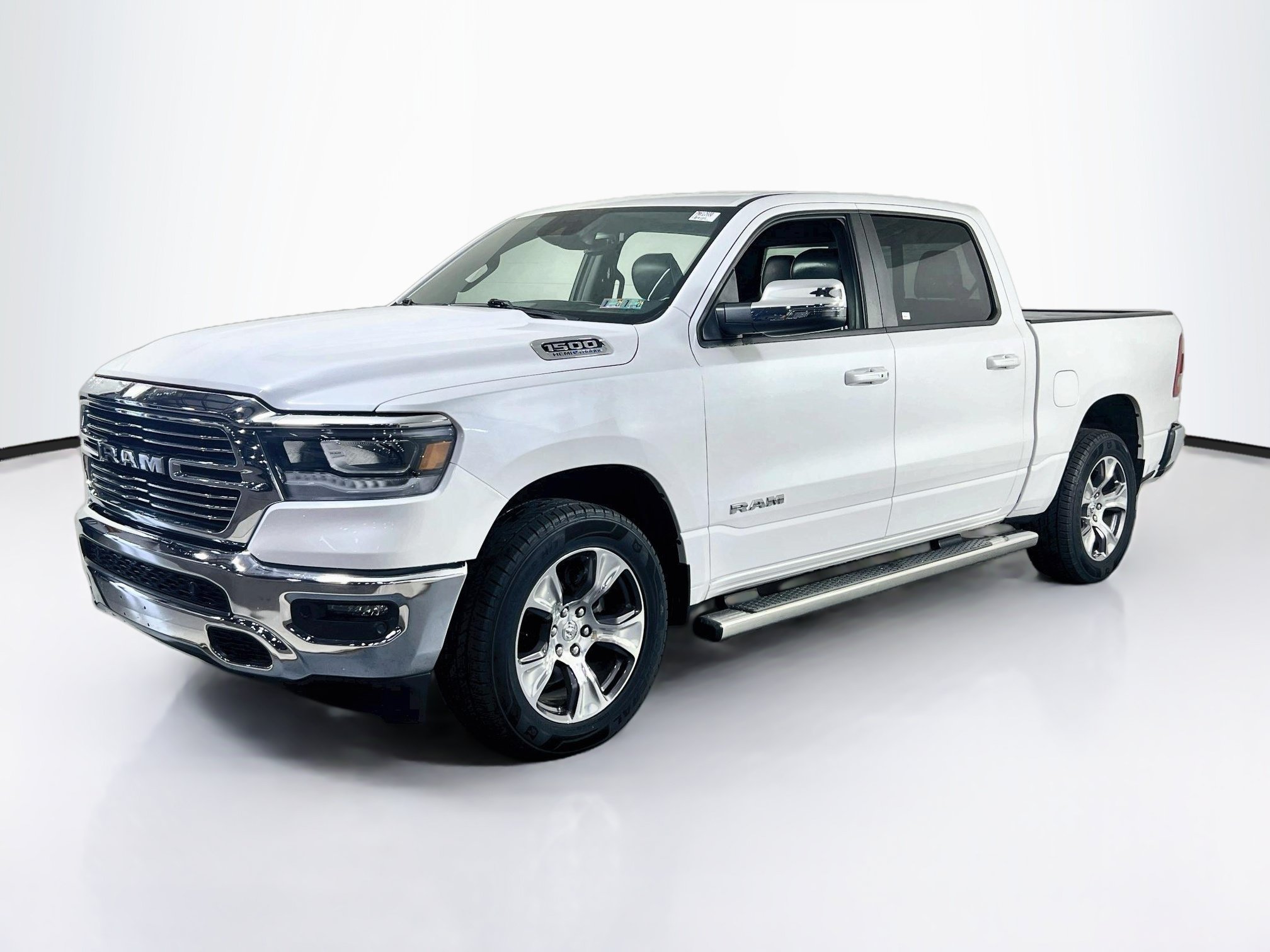 Used 2023 RAM 1500 Laramie AWD/4WD image 1