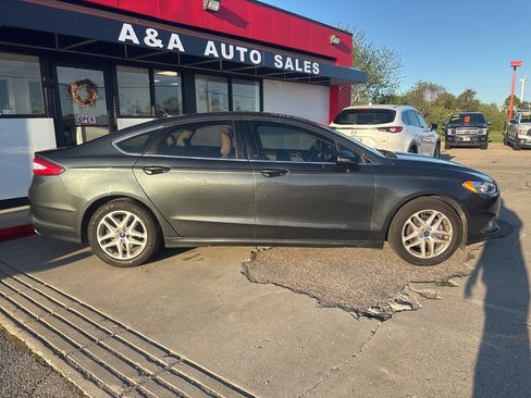 Used 2015 Ford Fusion SE w/ Equipment Group 202A image 3