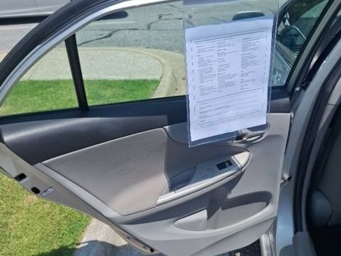 Used 2013 Toyota Corolla LE FWD image 16