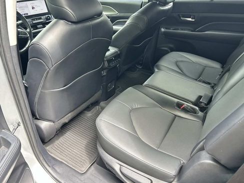 Used 2024 Toyota Grand Highlander AWD image 20