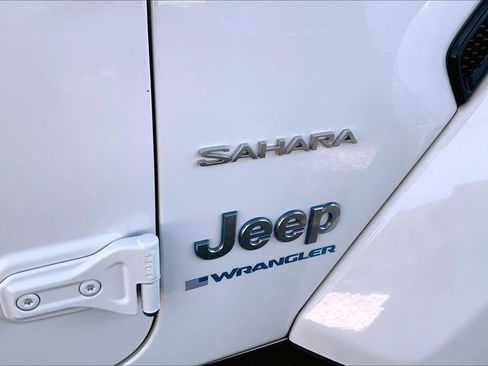 Certified 2024 Jeep Wrangler Unlimited Sahara w/ Technology Group AWD/4WD image 26