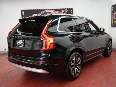 Used 2022 Volvo XC90 T6 Momentum image 2