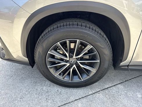 Used 2025 Lexus NX 250 FWD w/ Towing Package (2000 Lbs) image 10