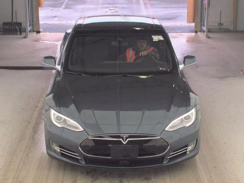Used 2015 Tesla Model S 85D image 2