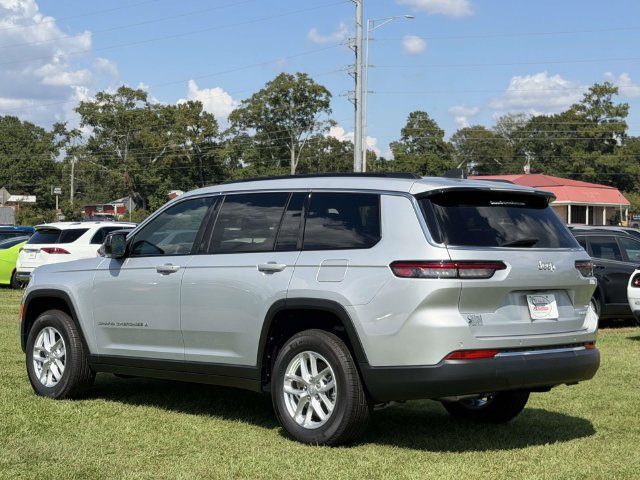 Used 2025 Jeep Grand Cherokee L Laredo w/ Luxury Tech Group I RWD image 12