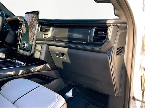 Used 2025 Ford F150 Lightning Platinum image 17