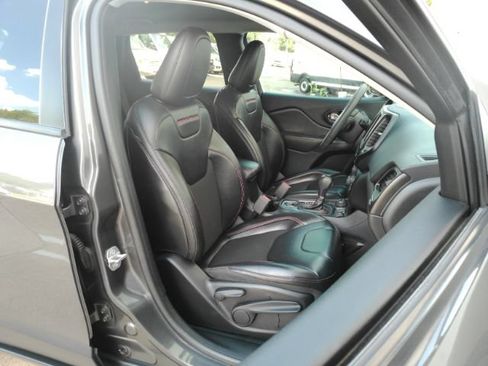 Used 2020 Jeep Cherokee Trailhawk AWD/4WD image 20
