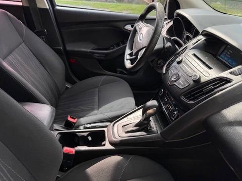 Used 2017 Ford Focus SE FWD image 26