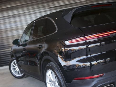 Certified 2024 Porsche Cayenne image 15