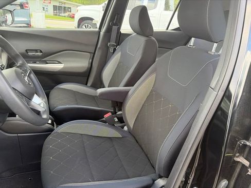 Used 2018 Nissan Kicks SV w/ Exterior Package FWD image 25