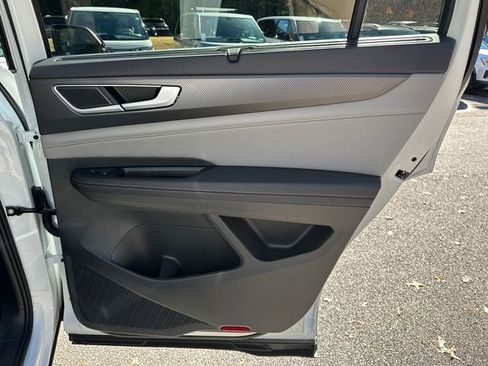 Certified 2025 Volkswagen Atlas Peak Edition SE image 16