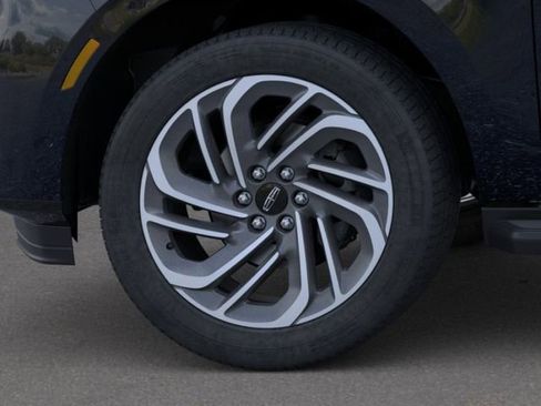 New 2026 Lincoln Navigator Premiere AWD/4WD image 19