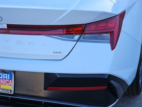 Certified 2025 Hyundai Elantra Limited image 35