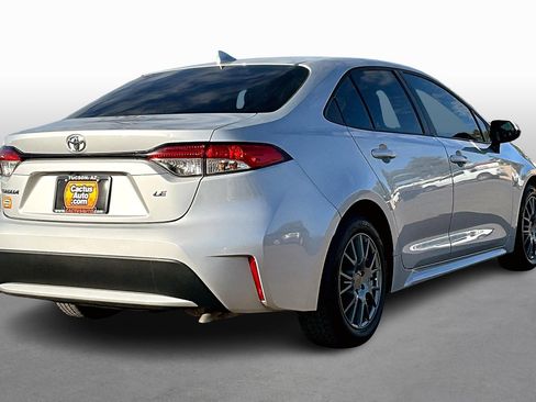 Used 2020 Toyota Corolla LE image 2