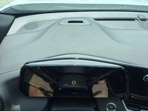 Used 2025 Chevrolet Equinox LT FWD image 35