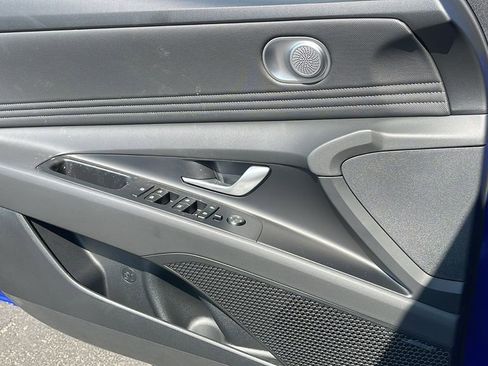 New 2025 Hyundai Elantra Limited image 26