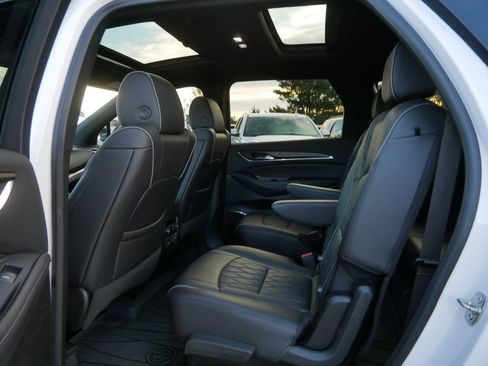 Used 2022 Buick Enclave Avenir image 19