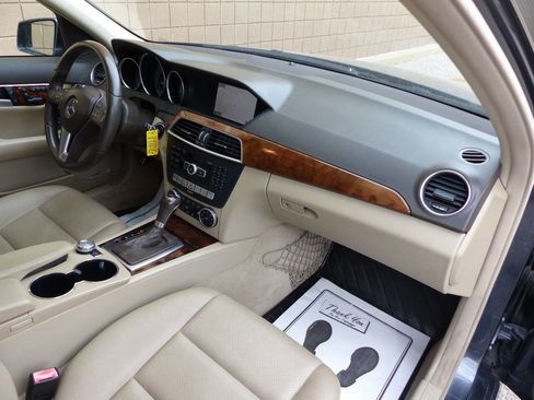 Used 2013 Mercedes-Benz C 250 Sedan image 33