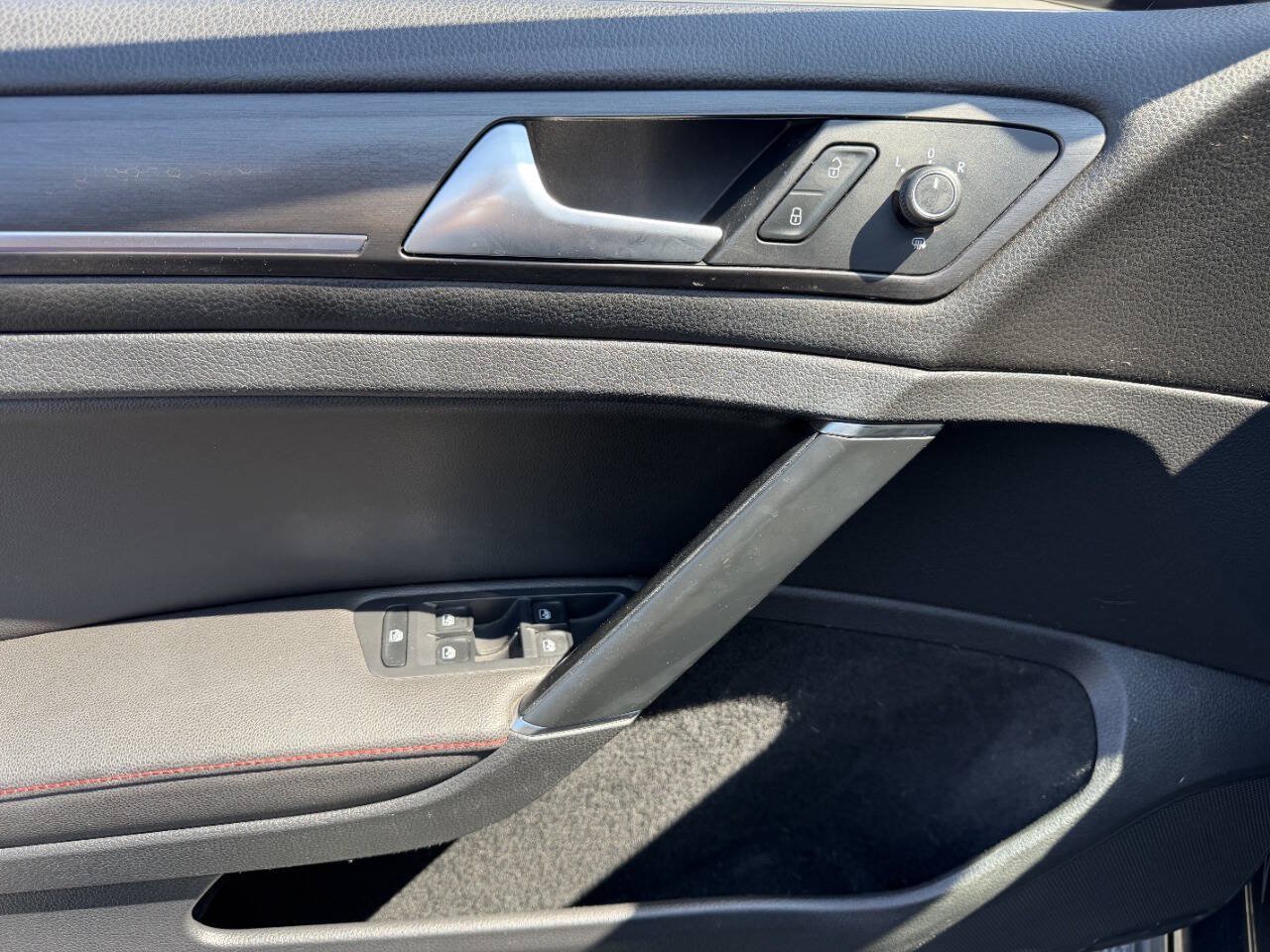 Used 2019 Volkswagen GTI Autobahn FWD image 30