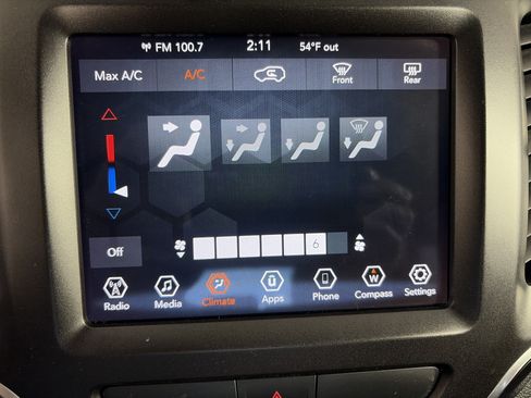 Used 2020 Jeep Cherokee Trailhawk AWD/4WD image 16