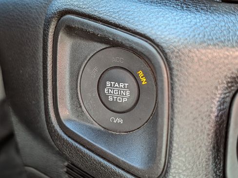 Used 2024 Jeep Wrangler Unlimited AWD/4WD image 30