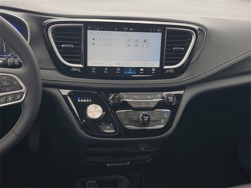 New 2026 Chrysler Pacifica Select image 14