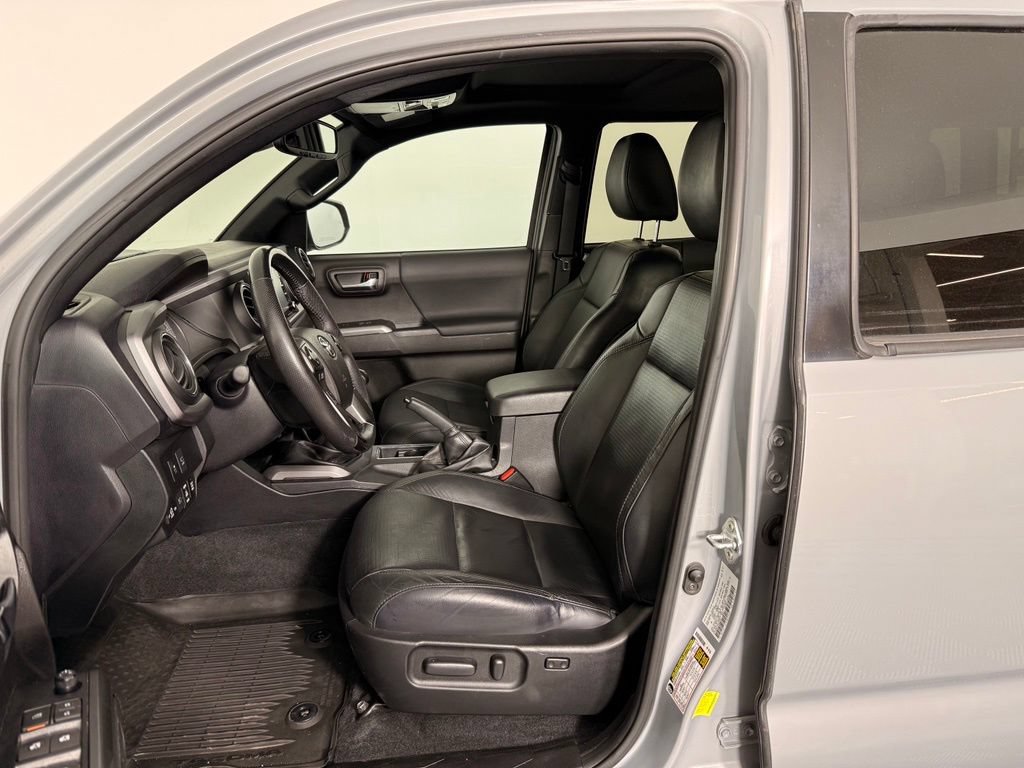 Certified 2021 Toyota Tacoma TRD Off-Road w/ TRD Premium Off Road Package AWD/4WD image 4