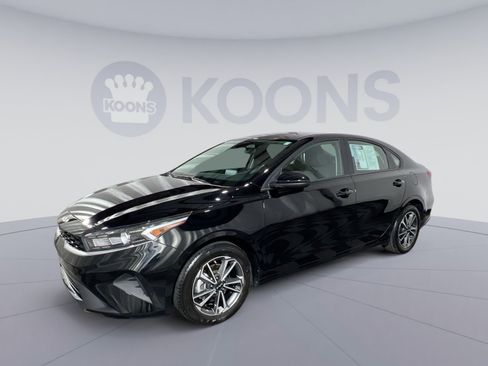 Used 2023 Kia Forte LXS image 1