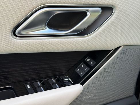 Used 2019 Land Rover Range Rover Velar S AWD/4WD image 27
