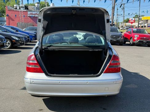 Used 2004 Mercedes-Benz E 500 4MATIC Sedan image 9
