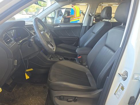 Used 2023 Volkswagen Tiguan SE AWD/4WD image 5