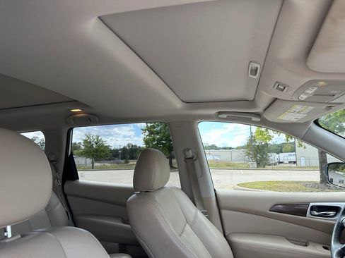 Used 2019 Nissan Pathfinder Platinum w/ Cargo Package image 16