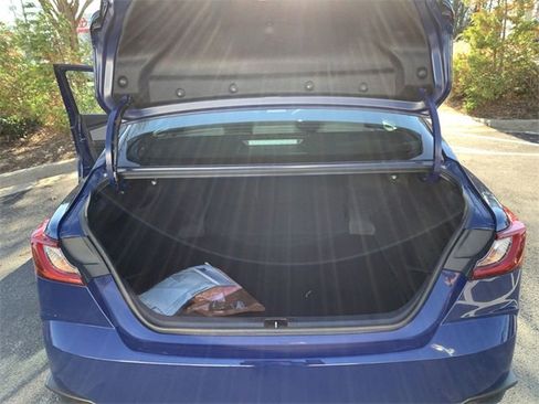 Used 2025 Toyota Camry SE image 32