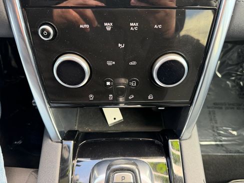 Used 2020 Land Rover Discovery Sport image 14