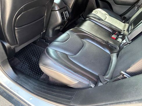 Used 2016 Jeep Cherokee Trailhawk w/ Leather Interior Group AWD/4WD image 9