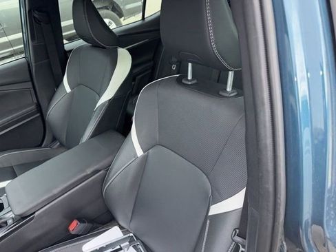 Used 2025 Toyota Camry SE w/ Convenience Package FWD image 9